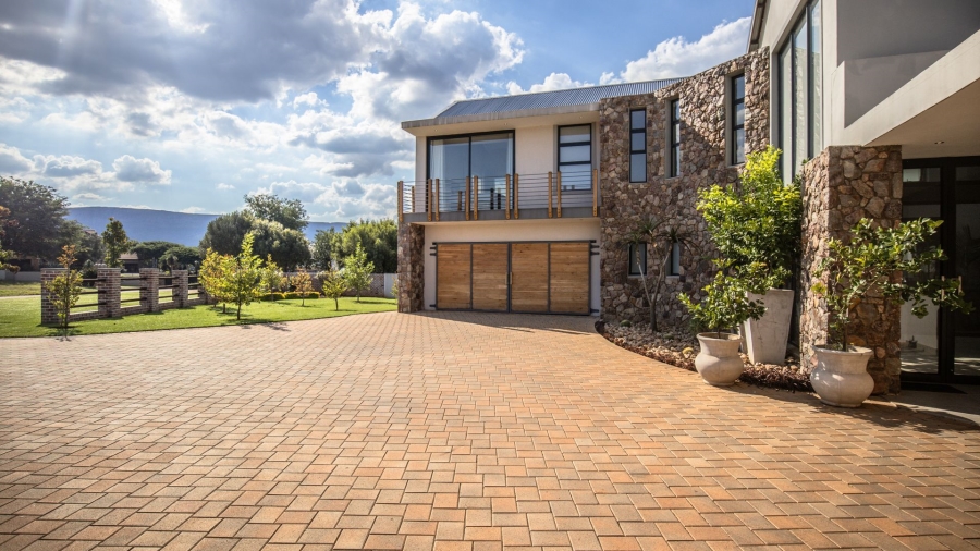 5 Bedroom Property for Sale in The Coves North West